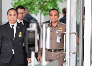 ‘บิ๊กเต่า’ หอบสำนวนหมื่นหน้า ยื่น ป.ป.ช.ฟัน 6 ราย เอี่ยวสินบนทอง ยันทำคดี ‘บิ๊กโจ๊ก’ ไร้กลั่นแกล้ง ไม่โกรธเคืองกัน