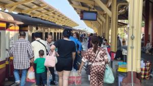 ระบบราง 4 ม.ค. 69 คนเดินทางแน่น รถไฟผู้โดยสารพุ่งกว่า 1.05 แสนคน