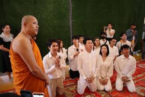 "บอย ศิริชัย" นำศิลปินหมอลำพร้อมใจกราบสรีระสังขาร “หลวงพ่อเจริญ” เกจิผู้พิทักษ์ภูมิปัญญาอีสาน