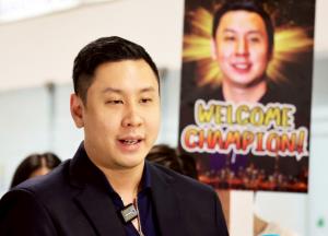 โปรปุณณัตถ์ แชมป์โลกโป๊กเกอร์ คนแรกของเอเชีย ถึงไทย หวังรัฐบาลใหม่ผลักดันสานต่อความสำเร็จ