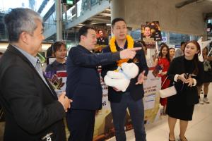 โปรปุณณัตถ์ แชมป์โลกโป๊กเกอร์ คนแรกของเอเชีย ถึงไทย หวังรัฐบาลใหม่ผลักดันสานต่อความสำเร็จ