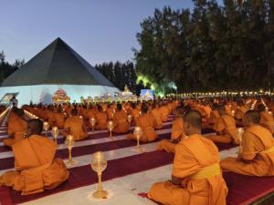 พระสงฆ์ 1,142 รูป ธรรมยาตราถึงสุพรรณบุรี เจริญสมาธิภาวนาถวายพระบรมราชชนนีพันปีหลวง