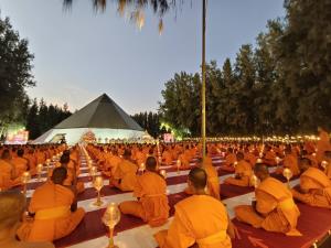 พระสงฆ์ 1,142 รูป ธรรมยาตราถึงสุพรรณบุรี เจริญสมาธิภาวนาถวายพระบรมราชชนนีพันปีหลวง