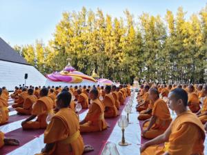 พระสงฆ์ 1,142 รูป ธรรมยาตราถึงสุพรรณบุรี เจริญสมาธิภาวนาถวายพระบรมราชชนนีพันปีหลวง
