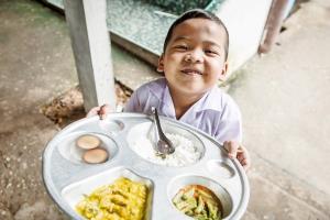 ไข่ไก่เปลี่ยนชีวิตเด็กไทย .. “ซีพีเลี้ยงไก่ไข่เพื่ออาหารกลางวันนักเรียน”