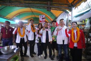 ตลาดสระบุรีคึกคัก! “สมศักดิ์–อนุชา” นำทีมเพื่อไทยลุยหาเสียง ชูนโยบายเกษตร–แก้หนี้นอกระบบ ดันรายได้เกษตรกรยั่งยืน