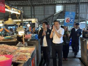 “อภิสิทธิ์” นำทีม ปชป.ลุยเมืองคอน ช่วย “ชาญวัฒนา” หาเสียงเขต 9 ย้ำจุดยืนทำการเมืองสุจริต
