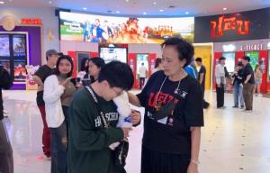 ทีมนักแสดง “ปอบดิ๊บดิบ” เสิร์ฟเซอร์ไพรส์บุกโรงหนัง มอบความสุขแฟนๆ พร้อมขอบคุณกระแสแรง! เดินหน้ากวาดรายได้ต่อเนื่อง
