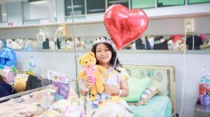 วันเด็กถึงขอบเตียง! ผู้ว่าฯ เพชรบุรี หอบของขวัญ 40 ชุด เยี่ยมน้องป่วย เติมรอยยิ้มเด็กน้อยที่ไม่ได้กลับบ้าน