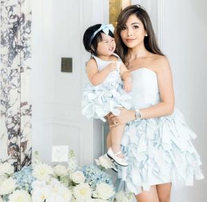 คุณแม่แฟชั่นนิสต้าคนดังสุดสนุก! จับลูกน้อยแต่งตัวเป็นคู่เหมือน