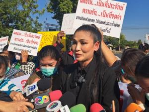 นางคูณสุข แน่นอุดร ผอ.รพ.สต.ห้วยเตย ชี้แจงกรณีมีคำสั่งย้ายให้ไปช่วยราชการที่ รพ.สต.จระเข้