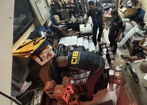 ทลายร้านขายแก๊สหัวเราะให้นักท่องราตรีเมืองกรุง ยึดของกลางมูลค่า 4 แสน