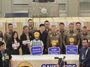 สสส.และ ภาคี จับมือตำรวจนครบาลส่งมอบหมวกกันน็อก เสริมเกราะกันภัยในการขี่จักรยานยนต์