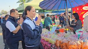 “ซาบีดา”ลุยนครสวรรค์!นำหลานชาดา-ทายาทสาวตระกูลดังปากน้ำโพ สองผู้สมัคร ภท.ขอคะแนนหน้าค่ายจิรประวัติ