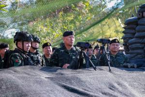 ผบ.ทบ. ลุยตรวจเยี่ยมแนวชายแดนอีสานใต้ สั่งคุมเข้มความมั่นคงทุกมิติ ย้ำปกป้องอธิปไตย–สถาปนาความมั่นคงรัดกุม