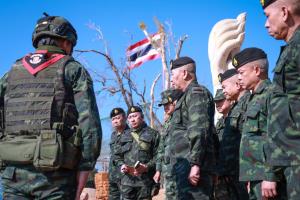 ผบ.ทบ. ลุยตรวจเยี่ยมแนวชายแดนอีสานใต้ สั่งคุมเข้มความมั่นคงทุกมิติ ย้ำปกป้องอธิปไตย–สถาปนาความมั่นคงรัดกุม