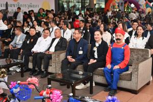 “วุฒิสภา” จัดงานวันเด็กแห่งชาติ  “มงคล” เปิดห้องประชุมให้นั่งเก้าอี้ประธาน ขอให้เด็กเยาวชนรู้เท่าทันเทคโนโลยี-ปกป้องอธิปไตยของชาติ