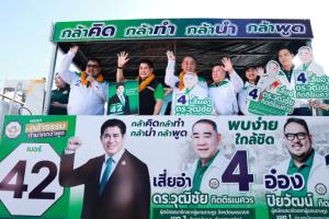 “ธรรมนัส” เปิดศึกเลือกตั้งวันแรกที่ จ.นครนายก เดินตลาดพบชาวบ้าน ชู ลดต้นทุนเกษตร-ดันท่องเที่ยวเมืองรอง ลุยแก้เศรษฐกิจฐานราก
