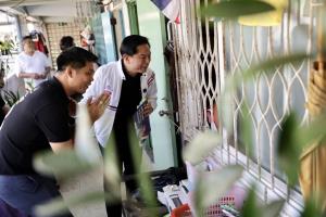 'พีระพันธุ์' บุกแฟลตดินแดง ดัน 'แม็ก เบอร์ 3' สานต่องานพื้นที่ ย้ำ 30 ปีไม่เคยทิ้งกัน