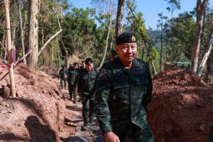 ผบ.ทบ. ตรวจแนววางกำลัง“เนิน 350 -ปราสาทตาควาย” สั่งคุมเข้มความมั่นคงทุกมิติ และให้กำลังใจทหารปกป้องอธิปไตย–สถาปนาความมั่นคง รัดกุม รอบคอบ