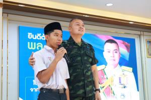 “พล.อ.บุญสิน” ลงใต้ เล่าเรื่องแนวหน้า ปลุกสำนึกรักชาติ ย้ำอธิปไตยชาติต้องอาศัยพลังคนรุ่นใหม่ สร้างพลังเยาวชนชายแดนใต้