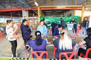 ผู้ว่าฯ ลพบุรี ลงพื้นที่ตรวจเลือกตั้งนายก อบต. เผยภาพรวมเรียบร้อย ประชาชนตื่นตัวออกมาใช้สิทธิคึกคัก