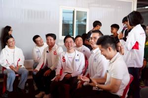 “ยศชนัน” นำทีมเพื่อไทยบุกบางรัก ชูนโยบายคนไทยไร้จน