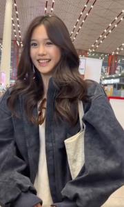 ลูกสาวคนเล็กของ "คริสตี้ จงลี่ถี" สวยสะกดทุกสายตา ชาวเน็ตแห่ชม
