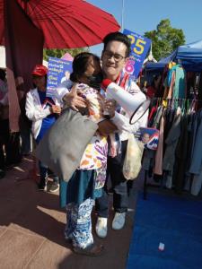 เคนโด้ความสุขคนอีสาน หาเสียงแบบจ๊วดๆ ชาวบ้านมักหลายนโยบายลดค่าไฟ รวมไทยสร้างชาติ