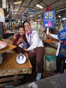 เคนโด้ความสุขคนอีสาน หาเสียงแบบจ๊วดๆ ชาวบ้านมักหลายนโยบายลดค่าไฟ รวมไทยสร้างชาติ