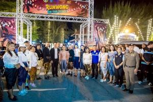 เพชรบุรีเปิดปรากฏการณ์ “RUMWONG ON THE BEACH” เนรมิตหาดเจ้าสำราญเป็นฟลอร์รำวงริมทะเลใหญ่ที่สุดในไทย