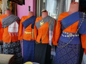ร้านเช่าชุดรำบวงสรวงอุดรฯ คึกคัก รับงานฉลอง 133 ปีตั้งเมืองอุดรธานี 18 ม.ค.นี้