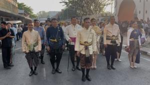 ลพบุรีพร้อมใจแต่งไทยทั้งเมือง! กว่า 3,000 คน เดินรณรงค์เทิดพระเกียรติ ในงานแผ่นดินสมเด็จพระนารายณ์ฯ ครั้งที่ 38