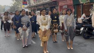 ลพบุรีพร้อมใจแต่งไทยทั้งเมือง! กว่า 3,000 คน เดินรณรงค์เทิดพระเกียรติ ในงานแผ่นดินสมเด็จพระนารายณ์ฯ ครั้งที่ 38