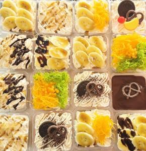 (คลิป) “จ๋อเบเกอรี่”เค้ก10บาท อดีตร้านดังตลาดพี่ญาขาย10,000 ชิ้น/วัน  ไม่มีพี่ญาอยู่พอเพียงรับแค่1,000 ชิ้น/วัน กินต้องจองคิว