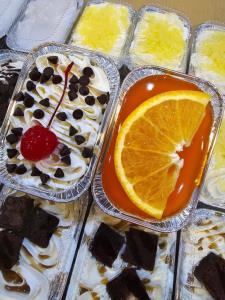 (คลิป) “จ๋อเบเกอรี่”เค้ก10บาท อดีตร้านดังตลาดพี่ญาขาย10,000 ชิ้น/วัน  ไม่มีพี่ญาอยู่พอเพียงรับแค่1,000 ชิ้น/วัน กินต้องจองคิว