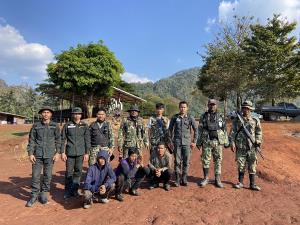 อุทยานฯ ทองผาภูมิผนึกกำลังทหาร–ตชด. ซุ่มจับแก๊งต่างด้าวลอบร่อนทองกลางป่าต้นน้ำชั้น 1A รวบคาหลุม 3 ราย ที่เหลือเผ่นหนีเข้าความมืด
