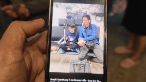 (คลิป)สุดเศร้า! ญาติเตรียมรับร่างเหยื่อโศกนาฏกรรมเครนถล่มทับรถไฟ 32 ศพ คร่าชีวิตยกครัวสามพ่อแม่-ลูก 8 ขวบชาวศรีสะเกษ