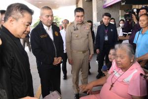 "ยธ.-คุ้มครองสิทธิฯ" ลงพื้นที่เยียวยาผู้เสียชีวิต-ผู้บาดเจ็บ เหตุเครนถล่มทับรถไฟความเร็ว