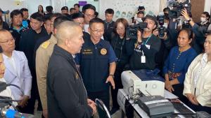 “รมว.ยุติธรรม” รุดเยี่ยมผู้บาดเจ็บเหยื่อเครนมรณะถล่มทับรถไฟ สั่งเยียวยาศพละ 2 แสนใน 24 ชม.บาดเจ็บ 5 หมื่น