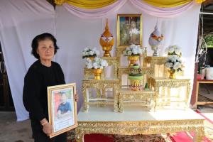 ในหลวงทรงรับศพผู้เสียชีวิตไว้ในพระบรมราชานุเคราะห์ ผู้ว่าฯ อุดรธานีรุดมอบเงินพระราชทาน เยี่ยมครอบครัวผู้สูญเสีย