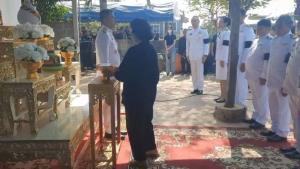 ในหลวงทรงรับศพผู้เสียชีวิตไว้ในพระบรมราชานุเคราะห์ ผู้ว่าฯ อุดรธานีรุดมอบเงินพระราชทาน เยี่ยมครอบครัวผู้สูญเสีย