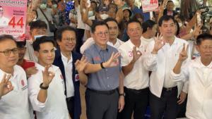 “จตุพร” นำทีมพรรคโอกาสใหม่ ลุยอยุธยา ช่วยอดีตผู้ว่าฯ วีระชัย หาเสียงเขต 4 ชูนโยบายแก้น้ำท่วม–รัฐสวัสดิการตั้งแต่เกิด ยัน “มีเราไม่มีมืด”