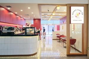 สลัดแฟคทอรี่ปั้นแบรนด์“Sunny Side Up” บุกโรงแรม–นักเดินทางนำร่องสุวรรณภูมิ
