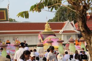 พระธรรมยาตรา นำชาวนนท์เรือนหมื่น จุดประทีปธรรม เจริญจิตภาวนา อุทิศถวายพระพันปีหลวง
