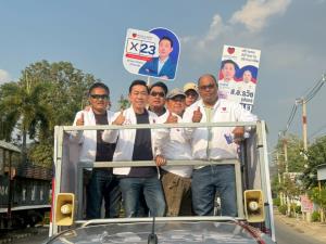 ลุยจริงไม่แผ่ว  “เอกสิทธิ์ ปวงชนไทย”  ลุยหาเสียงตลาดเมืองกาญจน์ หนุนท่องเที่ยวสกายวอล์ค-จุดชมวิวแม่น้ำแคว