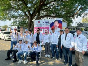ลุยจริงไม่แผ่ว  “เอกสิทธิ์ ปวงชนไทย”  ลุยหาเสียงตลาดเมืองกาญจน์ หนุนท่องเที่ยวสกายวอล์ค-จุดชมวิวแม่น้ำแคว