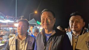 “อนุทิน” ลุยถนนคนเดินเมืองประจวบฯ ช่วยผู้สมัคร ภท. ชาวบ้านชื่นชมแก้ปัญหาชายแดน ย้ำไม่เน้นประชานิยม ขอทำงานใกล้ชิด ปชช.