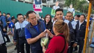 “อนุทิน” ลุยถนนคนเดินเมืองประจวบฯ ช่วยผู้สมัคร ภท. ชาวบ้านชื่นชมแก้ปัญหาชายแดน ย้ำไม่เน้นประชานิยม ขอทำงานใกล้ชิด ปชช.