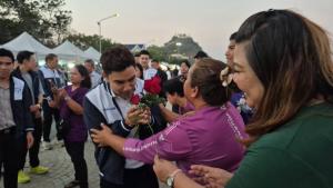 “อนุทิน” ลุยถนนคนเดินเมืองประจวบฯ ช่วยผู้สมัคร ภท. ชาวบ้านชื่นชมแก้ปัญหาชายแดน ย้ำไม่เน้นประชานิยม ขอทำงานใกล้ชิด ปชช.